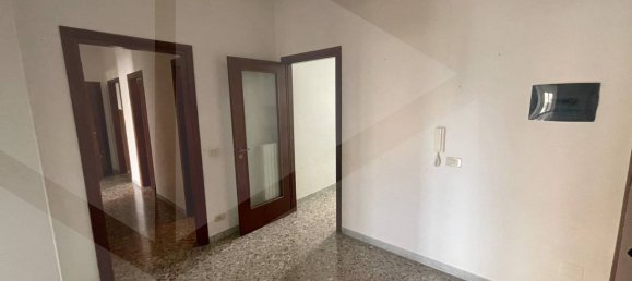 4-salle Appartement à Bari, Italy No. 29800 17