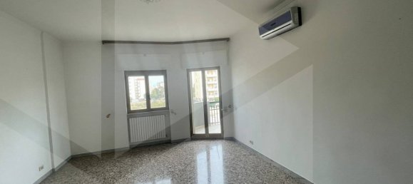 4-salle Appartement à Bari, Italy No. 29800 19