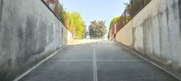 Garage à Brugherio, Italy 13m² No. 275878 9