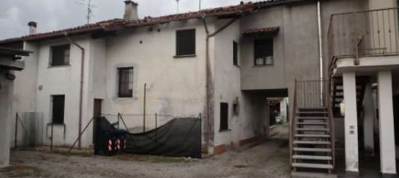 4 bedrooms Apartment in Oleggio, Italy No. 359402 2