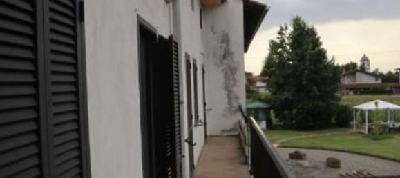 4 bedrooms Apartment in Oleggio, Italy No. 359402 3