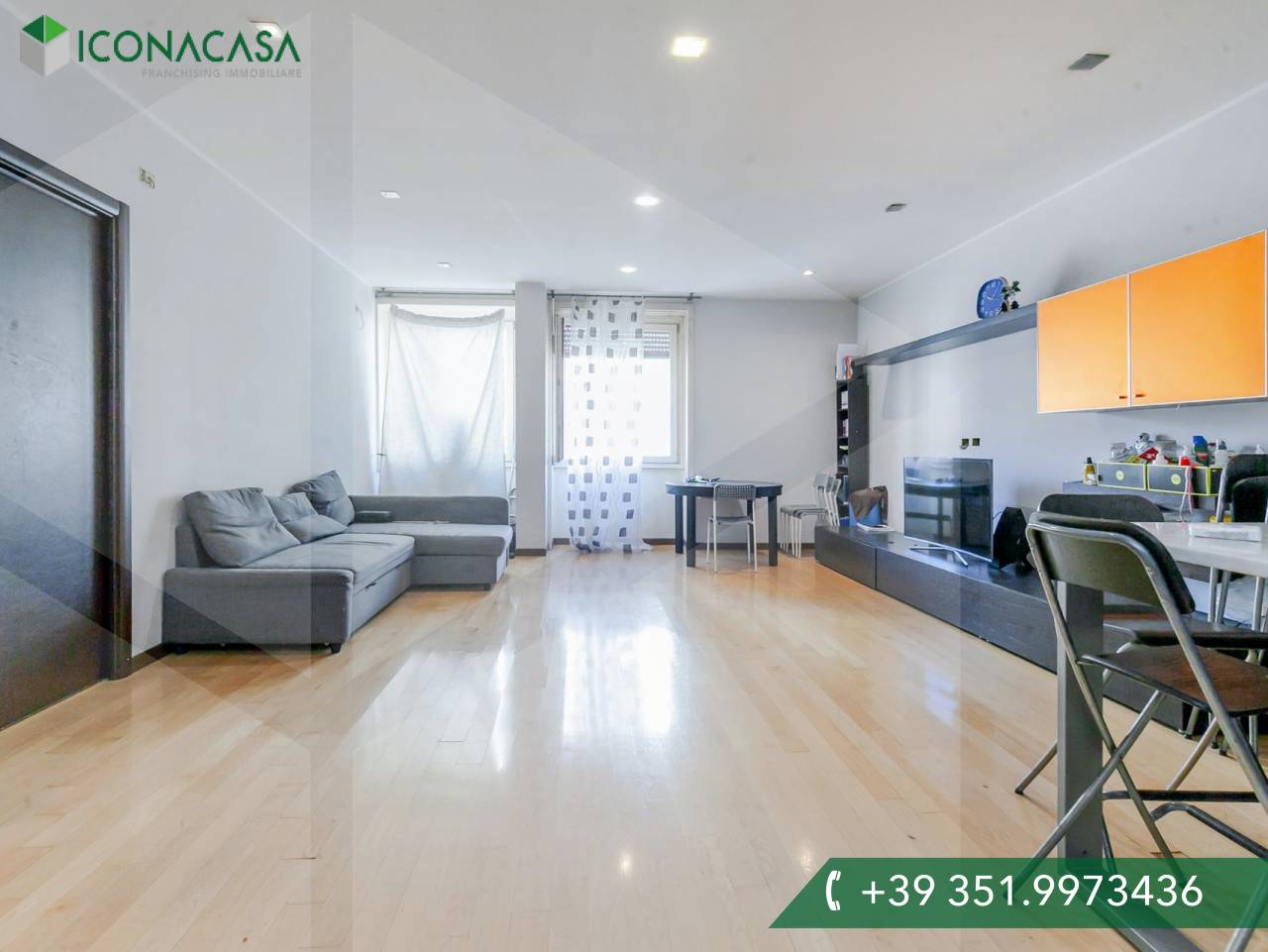 3 rooms Apartment in Milan, Italy No. 242028