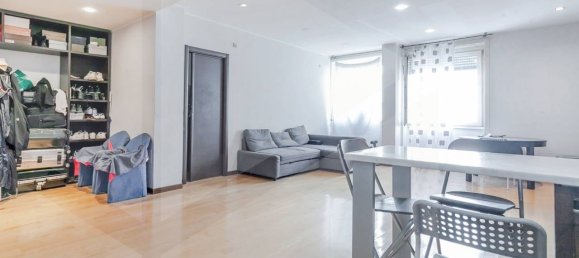 3 rooms Apartment in Milan, Italy No. 242028 4