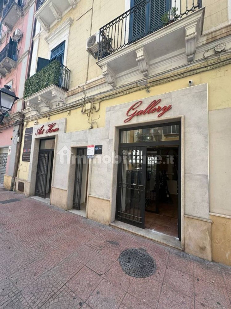 1 room Commercial property in Taranto, Italy No. 296468