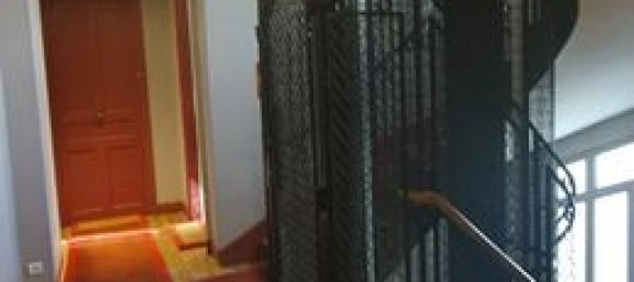 Studio in Paris, France No. 310359 3