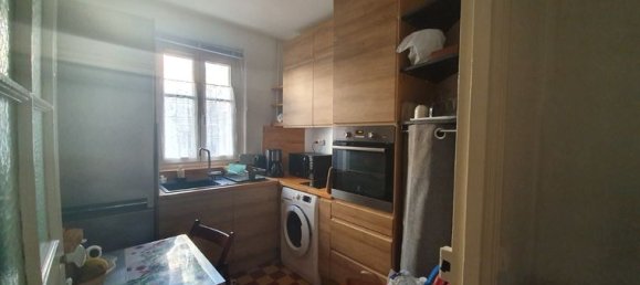 Studio in Paris, France No. 310359 5