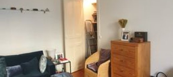 Studio in Paris, France No. 310359 4