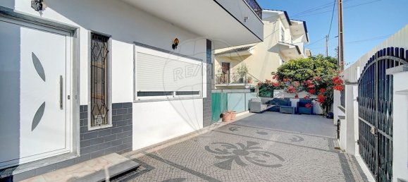 5 Schlafzimmer Haus in Corroios, Portugal, Nr. 163823 8