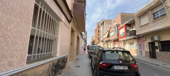 3 bedrooms House for sale in Torrevieja, Alicante, Valencian Community, Spain № 370066 9