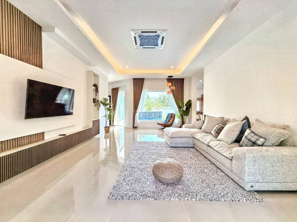 3 bedrooms Villa in Bang Lamung, Thailand No. 26887