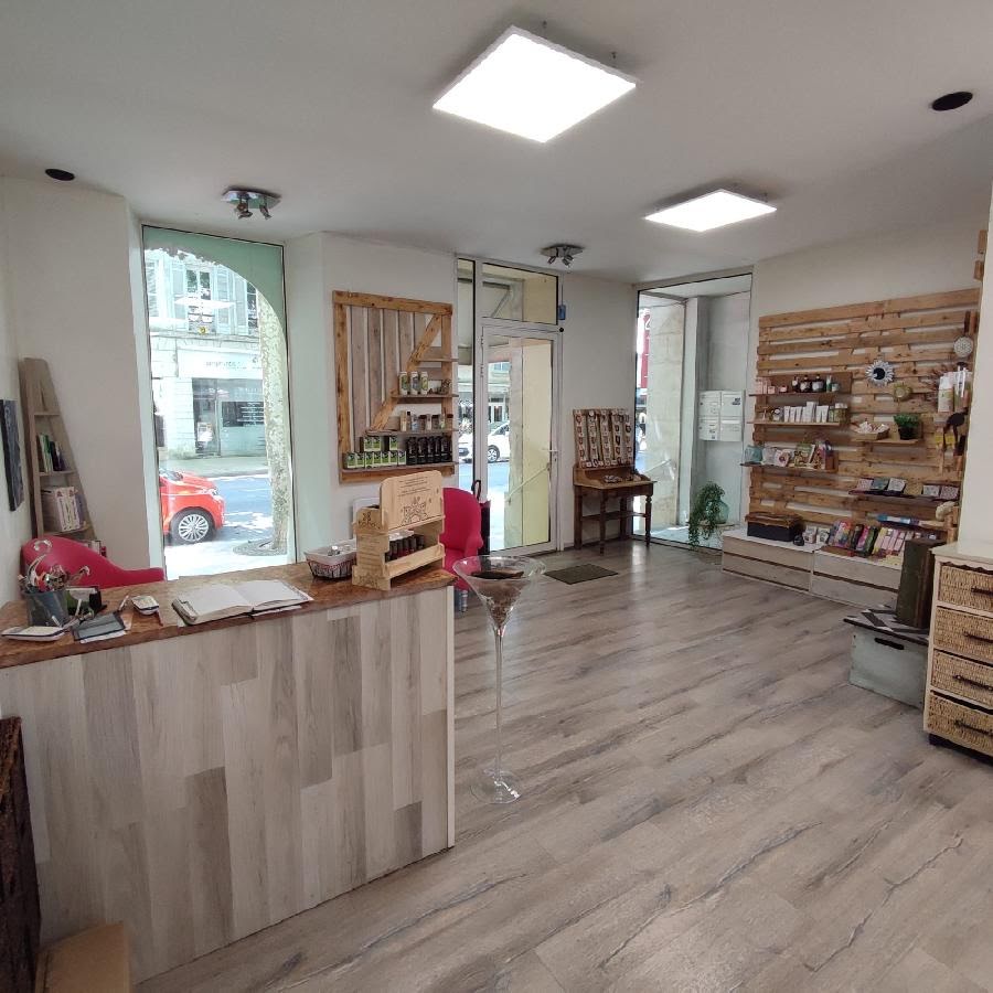 64m² Commercial property in Saintes, France No. 302599