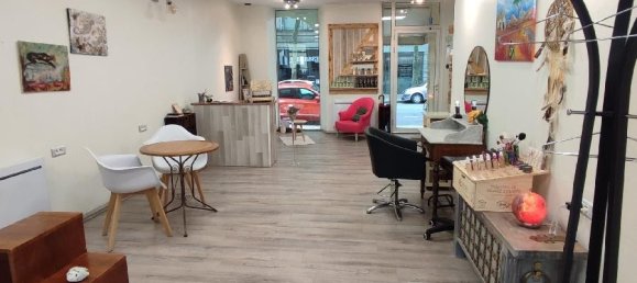 64m² Commercial property in Saintes, France No. 302599 4