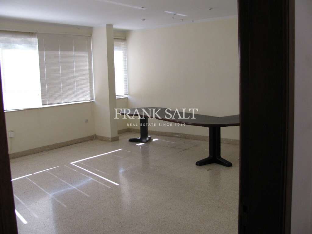 Lagerhaus in Qormi, Malta 952m², Nr. 12886