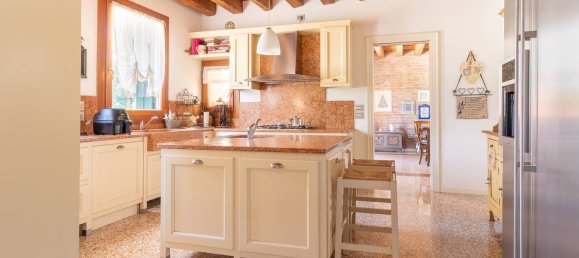 4 bedrooms Villa in Grantorto, Italy No. 103078 7