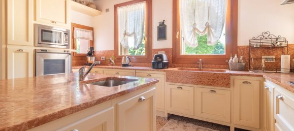 4 bedrooms Villa in Grantorto, Italy No. 103078 9