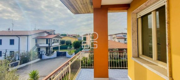 Вилла с 8 комнатами в Дезенцано дель Гарда, Италия № 111138 16