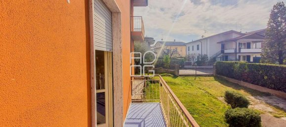 Вилла с 8 комнатами в Дезенцано дель Гарда, Италия № 111138 11