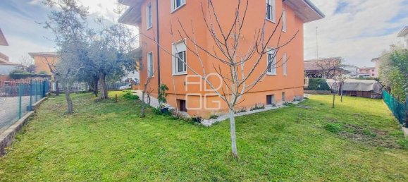 Вилла с 8 комнатами в Дезенцано дель Гарда, Италия № 111138 3