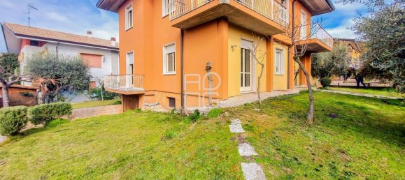 Вилла с 8 комнатами в Дезенцано дель Гарда, Италия № 111138 2