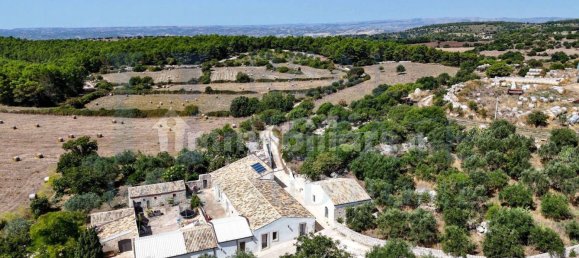 3 bedrooms House in Noto, Italy No. 350625 10