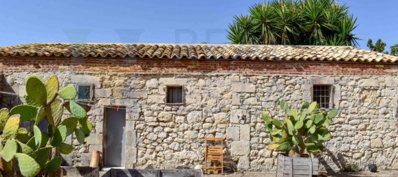 3 bedrooms House in Noto, Italy No. 350625 2