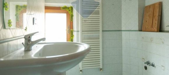 8 rooms Apartment in Jesi, Italy No. 7559 14