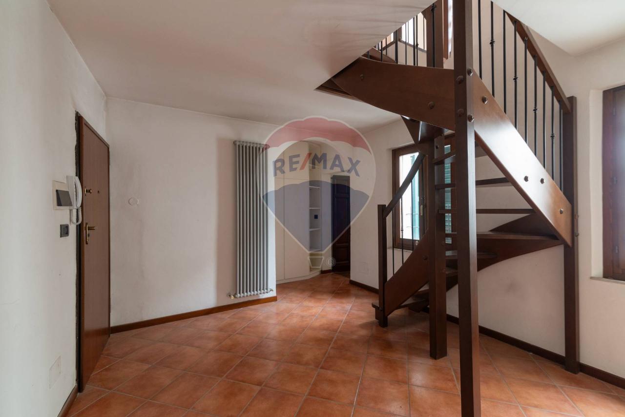 8 rooms Apartment in Jesi, Italy No. 7559
