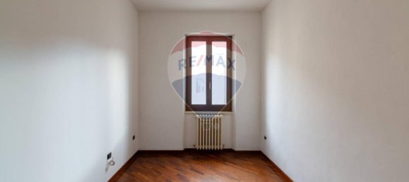 8 rooms Apartment in Jesi, Italy No. 7559 19