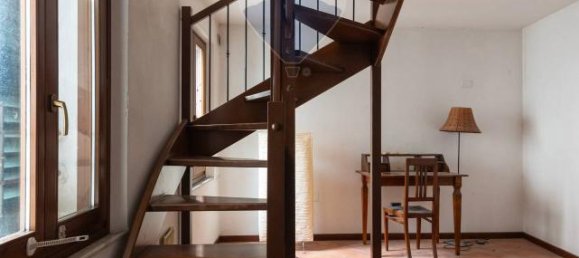 8 rooms Apartment in Jesi, Italy No. 7559 3