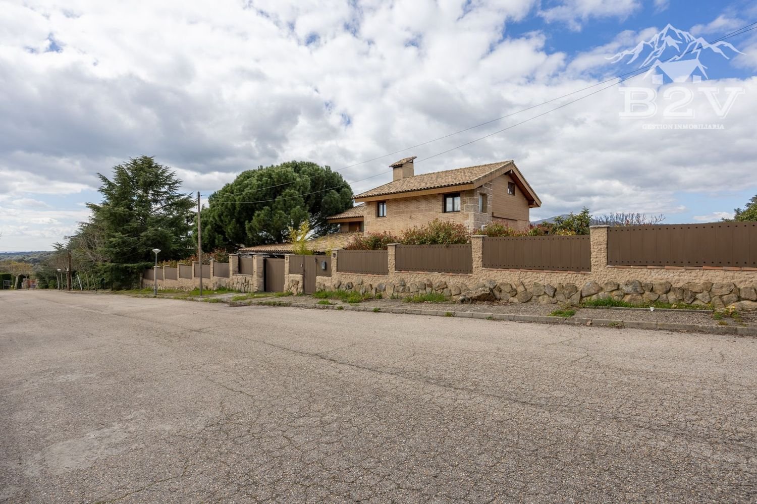 Дом с 5 спальнями в Педресуэла, Испания № 143296