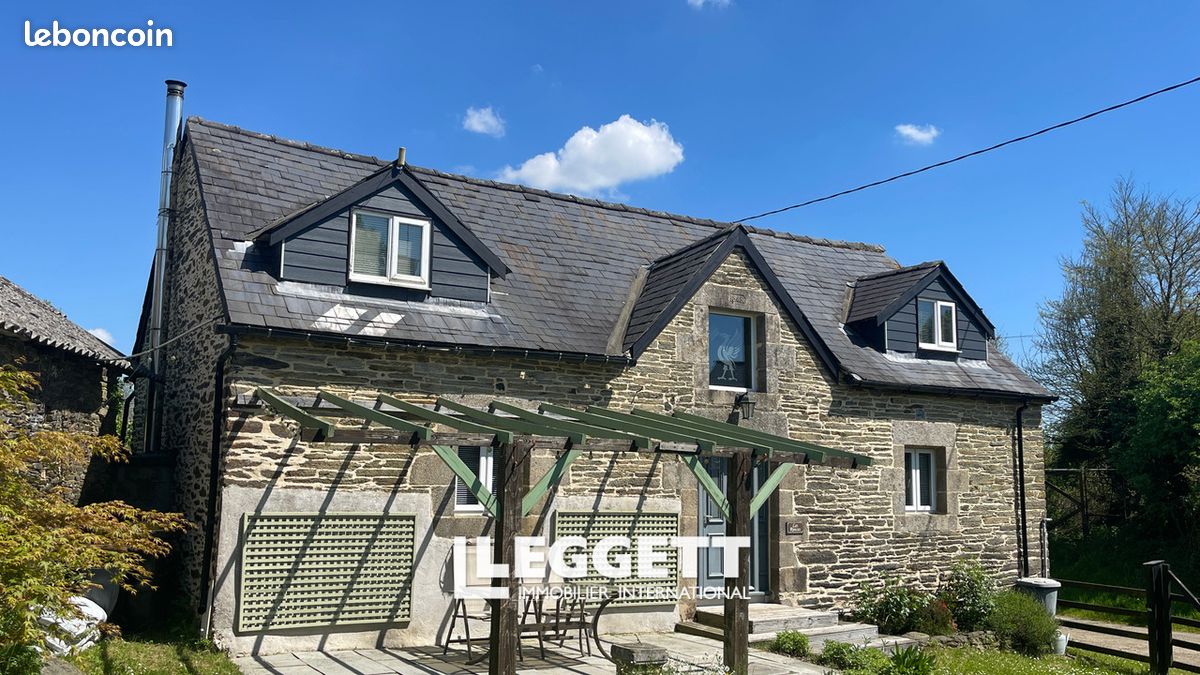 3 bedrooms Castles in Cotes-d'Armor, France No. 330195