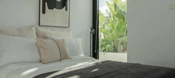 5 bedrooms Villa in Marbella, Spain No. 75130 25