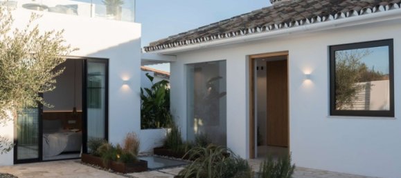 5 bedrooms Villa in Marbella, Spain No. 75130 27