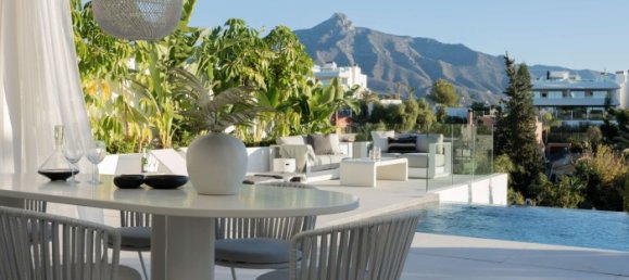 5 bedrooms Villa in Marbella, Spain No. 75130 5