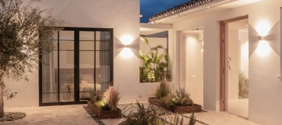 5 bedrooms Villa in Marbella, Spain No. 75130 39