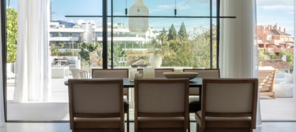 5 bedrooms Villa in Marbella, Spain No. 75130 7