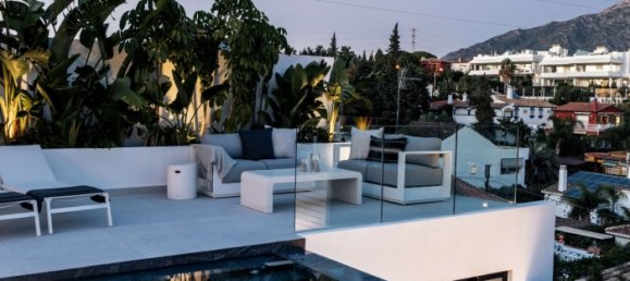 5 bedrooms Villa in Marbella, Spain No. 75130 36