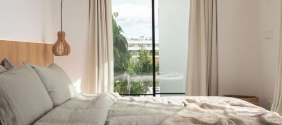 5 bedrooms Villa in Marbella, Spain No. 75130 23