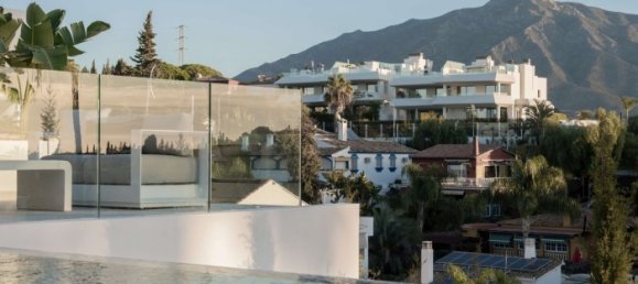 5 bedrooms Villa in Marbella, Spain No. 75130 31