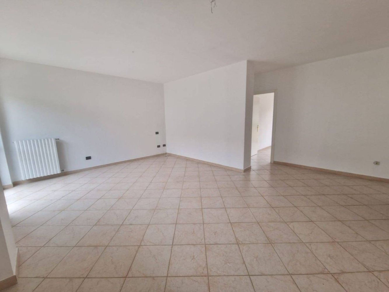 Квартира с 4 спальнями в Бра, Италия № 317669