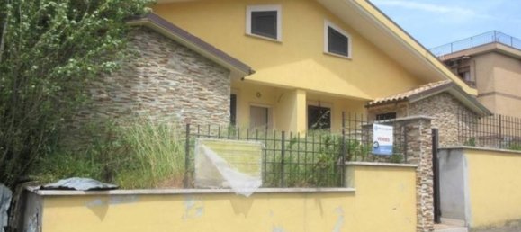 5 bedrooms Villa in Rome, Italy No. 12617 3