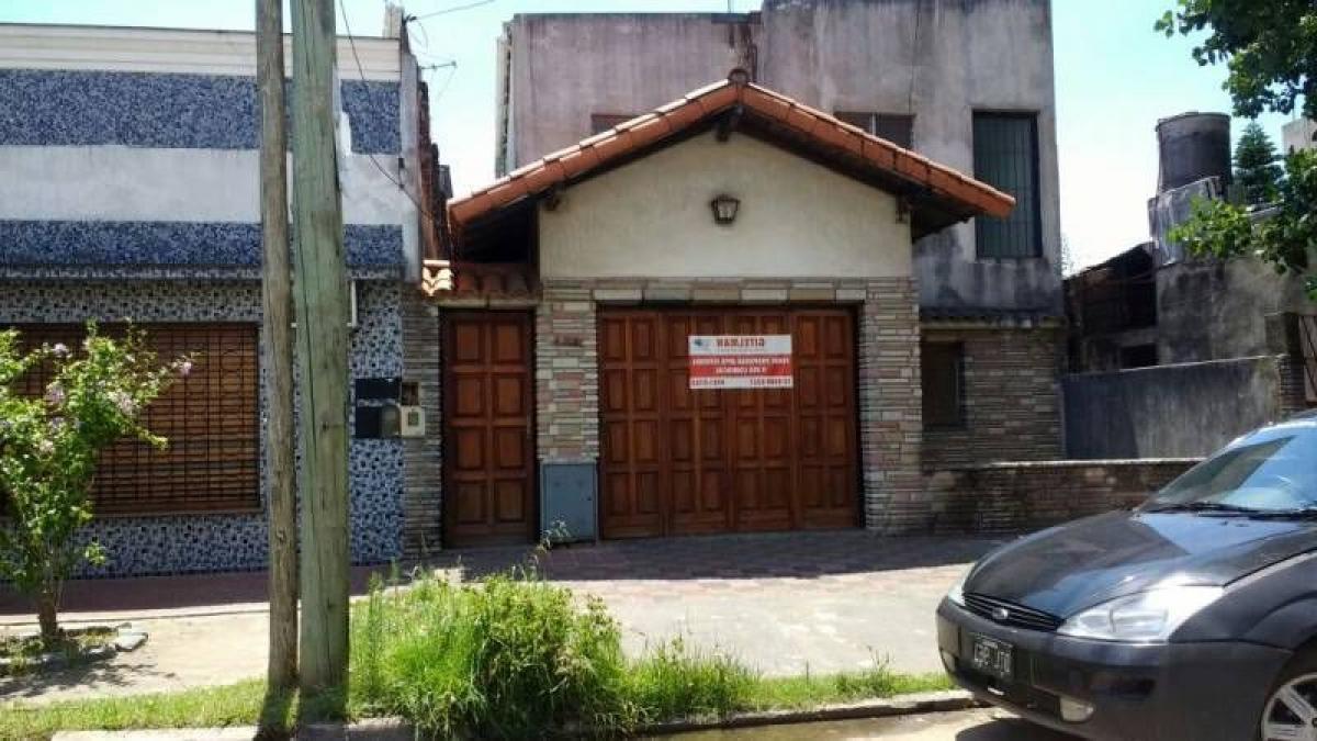 4 bedrooms House in Lanus, Argentina No. 58016
