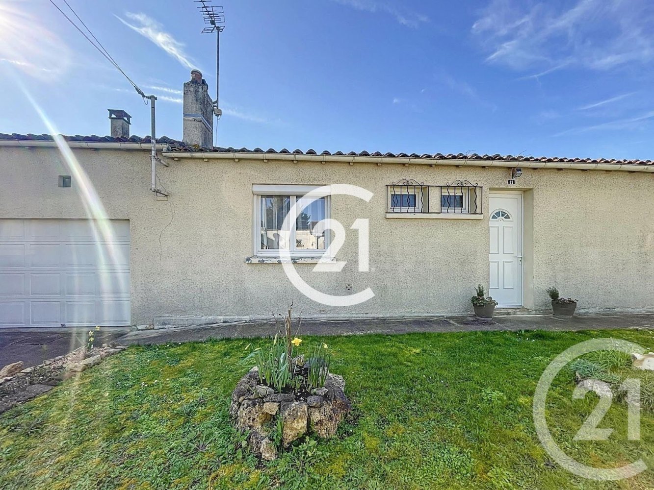 Дом с 3 спальнями в Жарнак, Франция № 103692