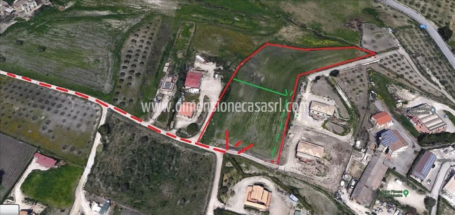 Terreno em San Cataldo, Italy 10800 m² N.º 175992