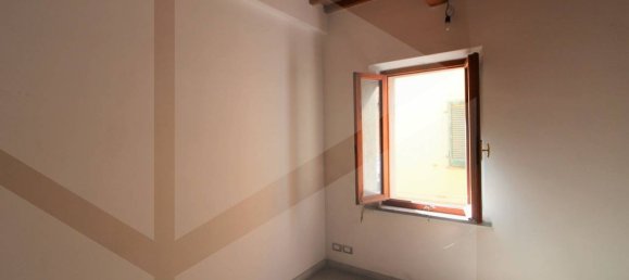 3 rooms Apartment in Ponsacco, Italy No. 24137 5