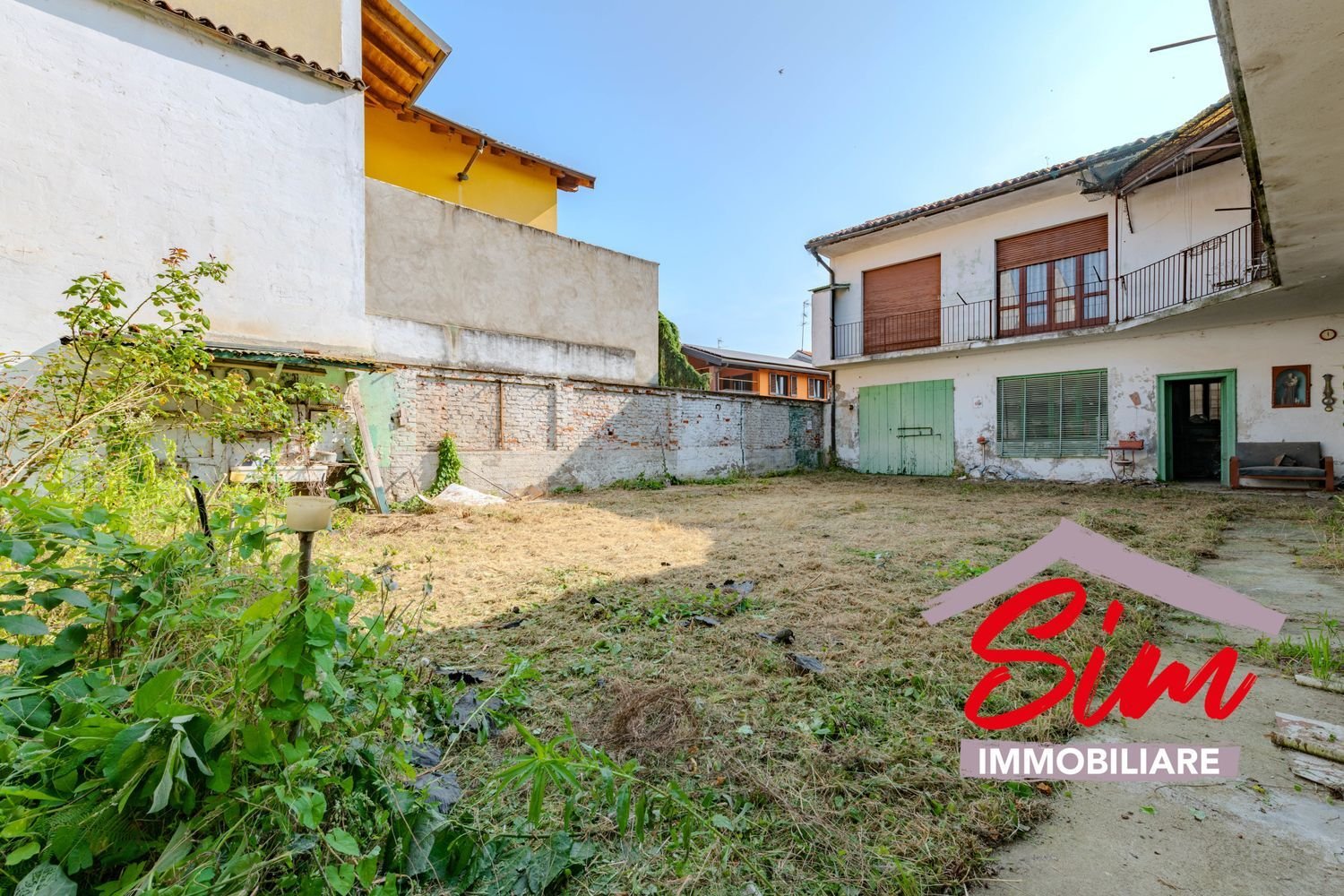 8 bedrooms House in Borgolavezzaro, Italy No. 328289