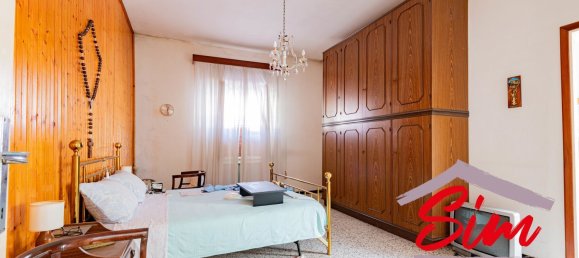 8 bedrooms House in Borgolavezzaro, Italy No. 328289 15