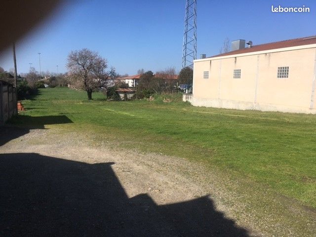  Land in Aucamville, France No. 318903