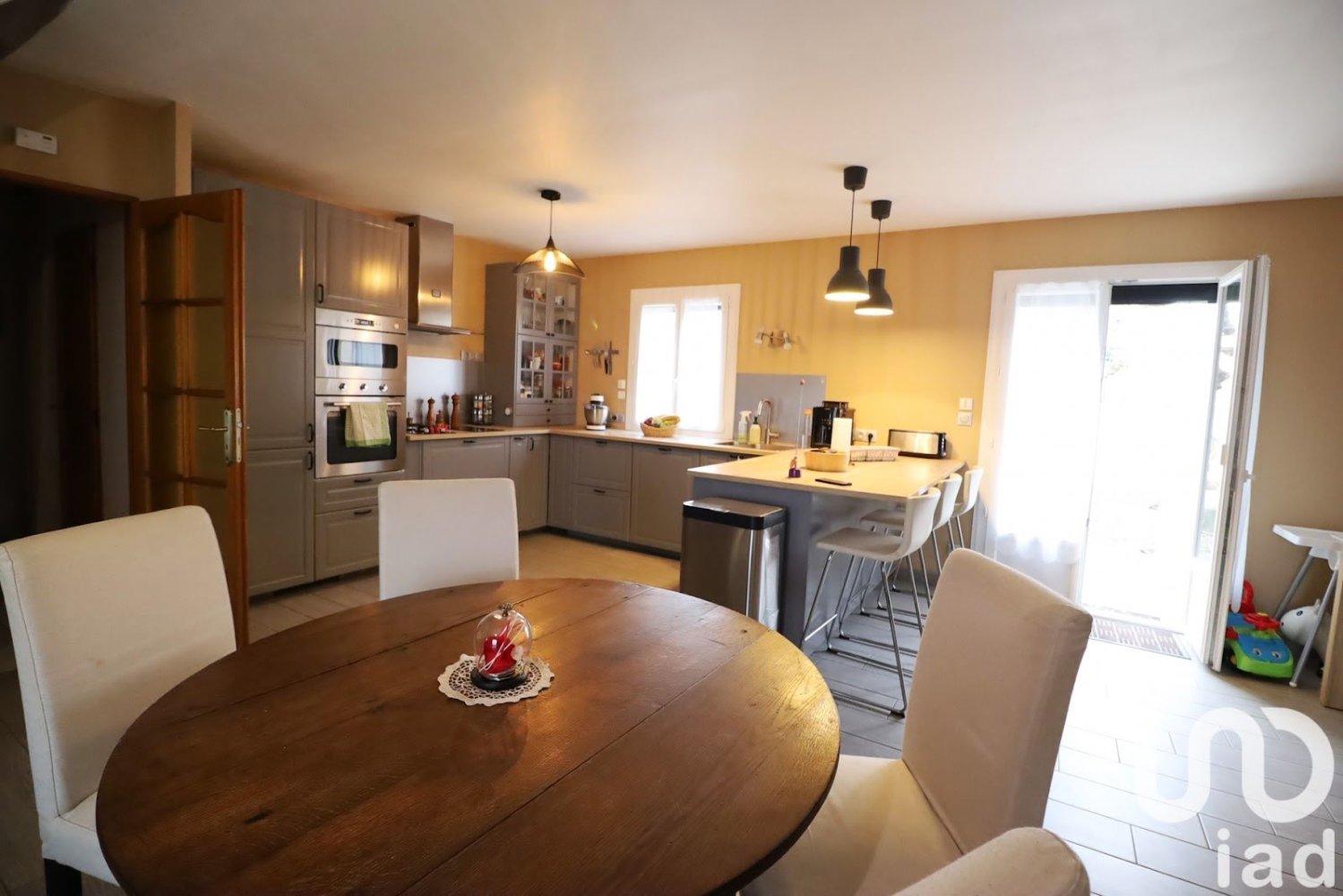 Casa de 5 dormitorios en Saint-Denis-de-l'Hotel, France No. 255743