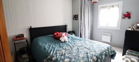 Casa de 5 dormitorios en Saint-Denis-de-l'Hotel, France No. 255743 5